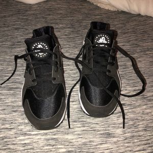 Nike black and white huaraches